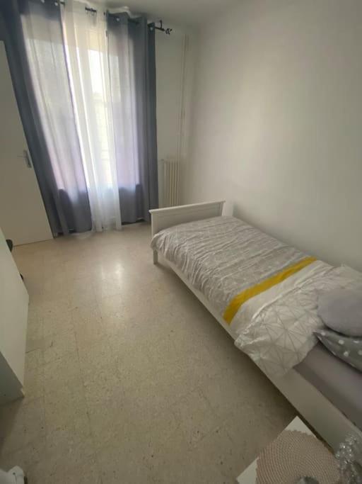 Appartement T4 A Deux Pas De La Gare St Charles Marseille Exteriör bild