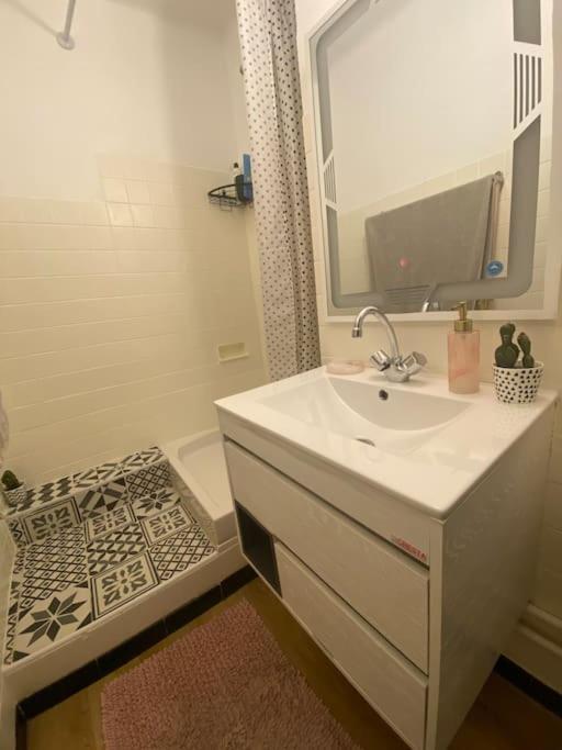 Appartement T4 A Deux Pas De La Gare St Charles Marseille Exteriör bild