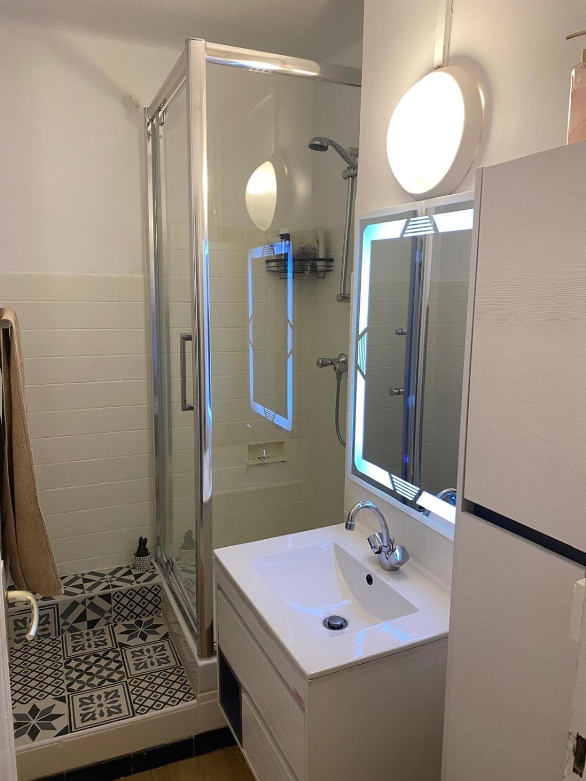 Appartement T4 A Deux Pas De La Gare St Charles Marseille Exteriör bild