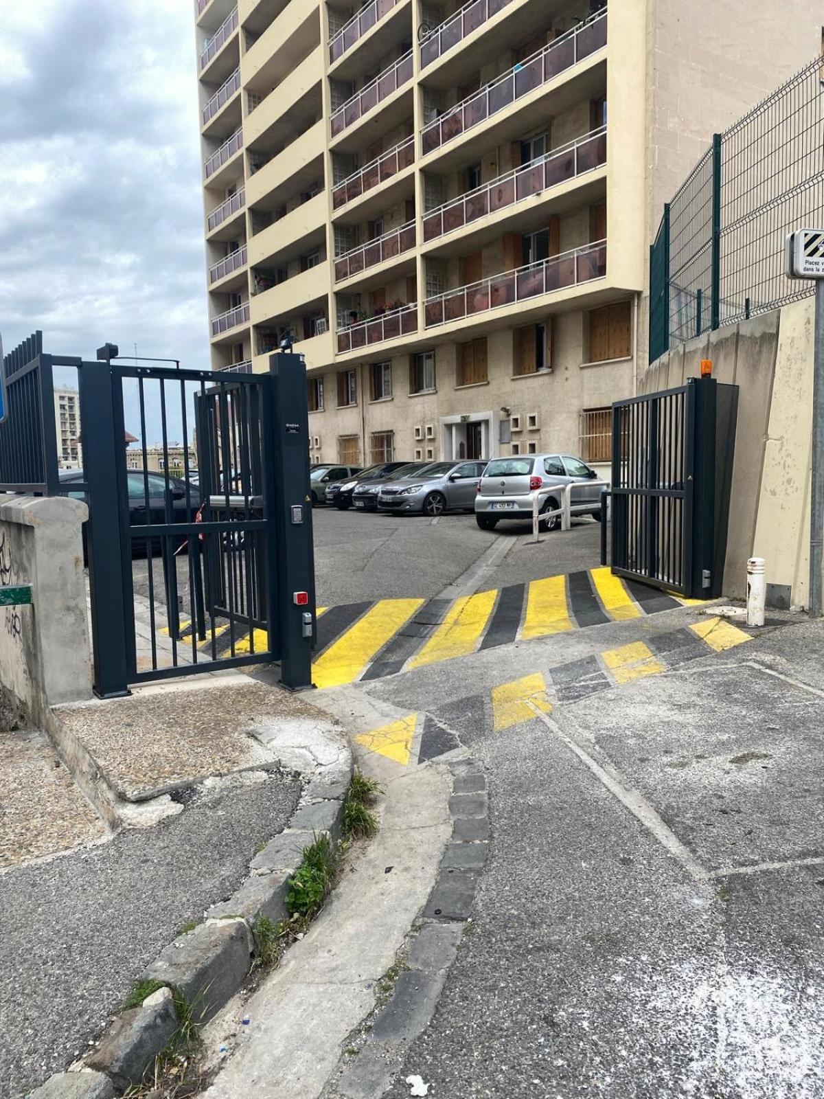 Appartement T4 A Deux Pas De La Gare St Charles Marseille Exteriör bild